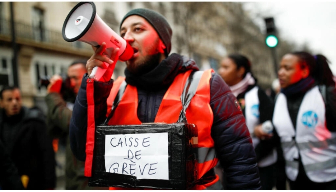 إضراب في قطاع النقل في باريس احتجاجا على قرار ماكرون رفع سن التقاعد